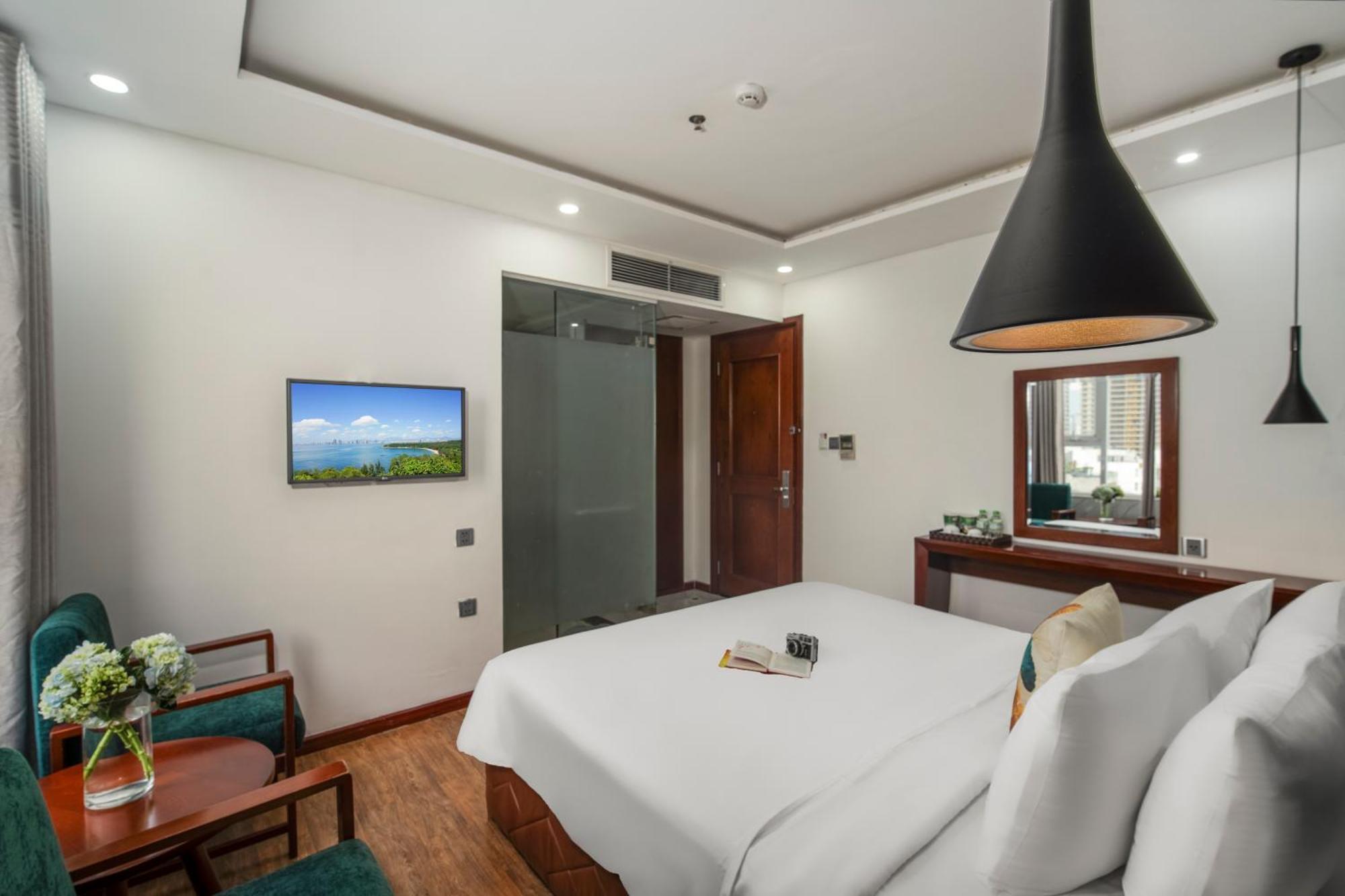 Crystal Hotel By Ha My Da Nang Exterior photo